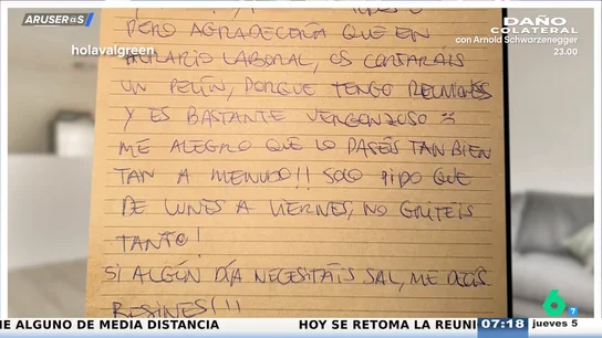Cuelga un cartel para quejarse de las ruidosas relaciones sexuales de sus vecinos en horario laboral: "Tengo reuniones y es vergonzoso" Cuelga un cartel para quejarse de las ruidosas relaciones sexuales de sus vecinos en horario laboral: "Tengo reuniones y es vergonzoso"