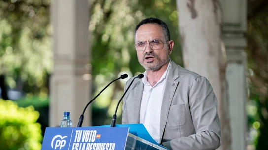 El alcalde de Móstoles, Manuel Bautista, interviene durante un acto de campaña del PP El alcalde de Móstoles, Manuel Bautista, interviene durante un acto de campaña del PP