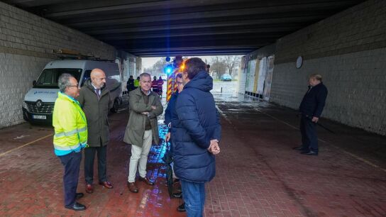El alcalde de Sevilla, en las puertas de Vega de Triana