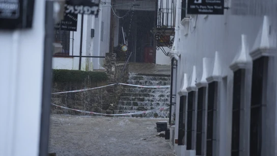 Calle convertida en río en la localidad gaditana de Grazalema tras el paso de la borrasca Leonardo. Calle convertida en río en la localidad gaditana de Grazalema tras el paso de la borrasca Leonardo.