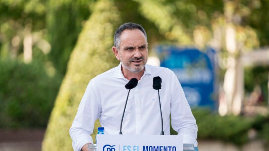 El alcalde de M&oacute;stoles, Manuel Bautista, durante un encuentro de campa&ntilde;a del PP
