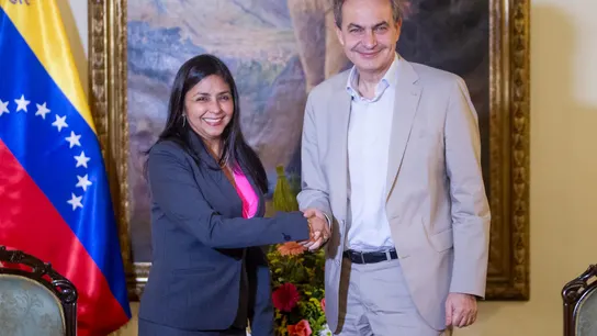 Delcy Rodriguez con el expresidente del Gobierno español José Luis Rodríguez Zapatero en una imagen de archivo. Delcy Rodriguez con el expresidente del Gobierno español José Luis Rodríguez Zapatero en una imagen de archivo.