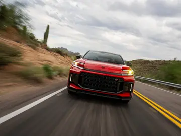 El nuevo Toyota RAV4 hace 100 km sin gastar una gota de gasolina El nuevo Toyota RAV4 hace 100 km sin gastar una gota de gasolina