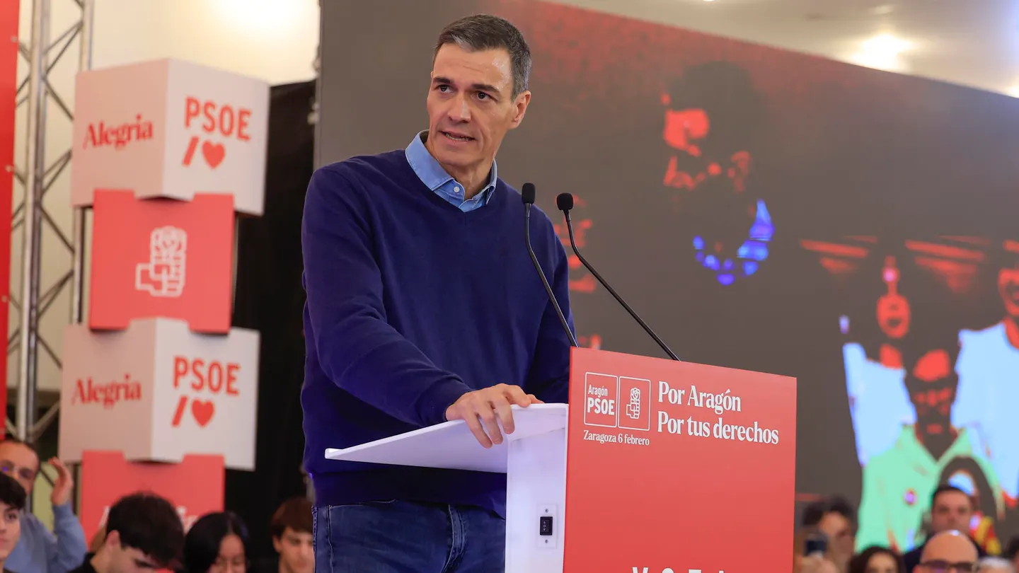 El presidente del Gobierno, Pedro Sánchez, durante el cierre de campaña del 8F en Zaragoza, este viernes. El presidente del Gobierno, Pedro Sánchez, durante el cierre de campaña del 8F en Zaragoza, este viernes.