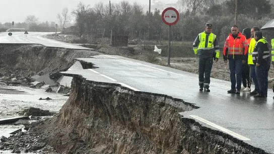 Daños causados en la carretera GR-4105 como consecuencia de la crecida del río Alhama Daños causados en la carretera GR-4105 como consecuencia de la crecida del río Alhama