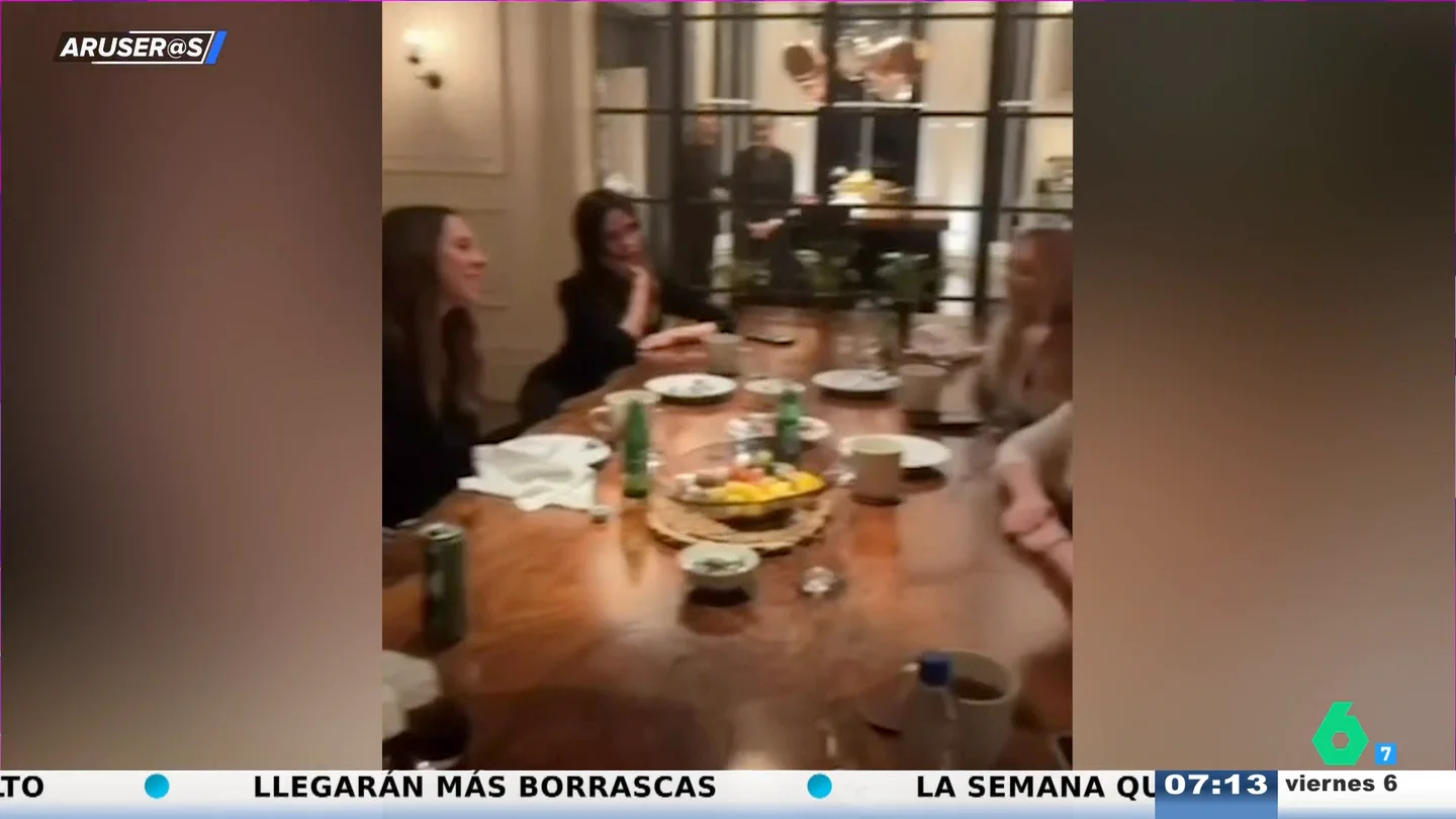 Cruz Beckham reúne a las Spice Girls en este vídeo viral para cantar 'Viva Forever' Cruz Beckham reúne a las Spice Girls en este vídeo viral para cantar 'Viva Forever'