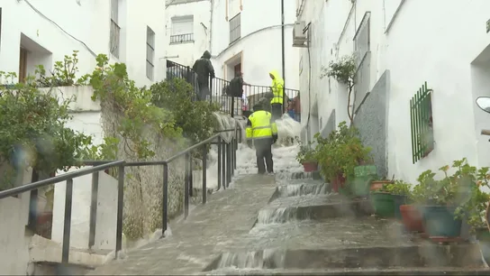 El agua, cayendo por las calles de Ubrique El agua, cayendo por las calles de Ubrique