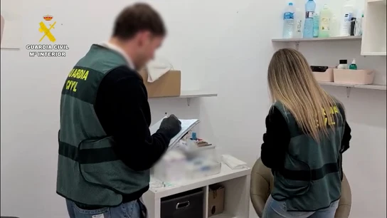 La Guardia Civil incauta material médico de la falsa doctora La Guardia Civil incauta material médico de la falsa doctora