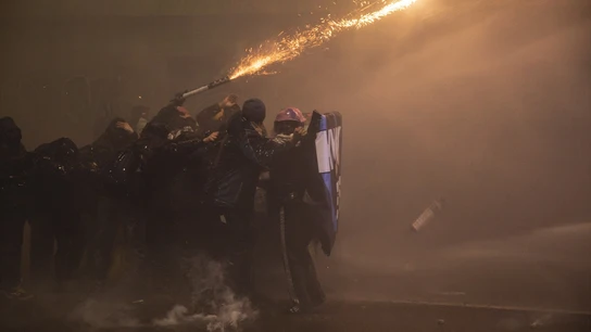 Disturbios durante una protesta contra los Juegos Olímpicos de Invierno en Milán Disturbios durante una protesta contra los Juegos Olímpicos de Invierno en Milán