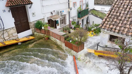 Las calles del casco antiguo de la localidad gaditana de Ubrique tras la borrasca. Las calles del casco antiguo de la localidad gaditana de Ubrique tras la borrasca.