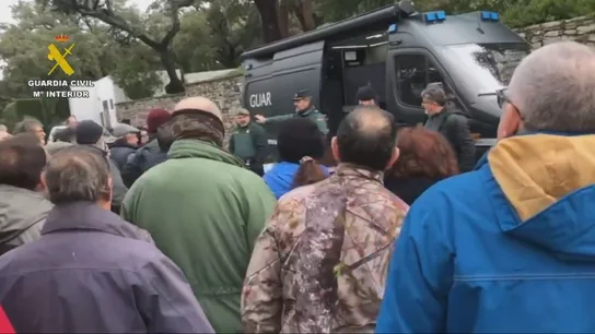 Vecinos de Grazalema vuelven a casa durante unos minutos para recoger enseres. Vecinos de Grazalema vuelven a casa durante unos minutos para recoger enseres.