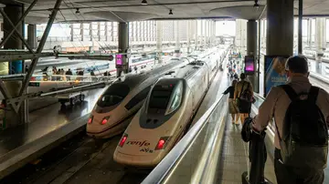 Trenes en la estación de Atocha Trenes en la estación de Atocha