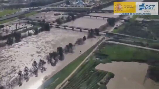 Im&aacute;genes a&eacute;reas de la DGT de un r&iacute;o en Andaluc&iacute;a.