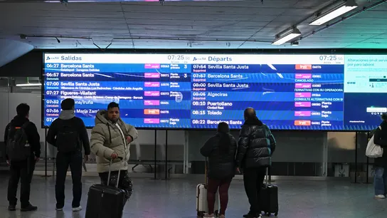 Viajeros afectados por la huelga de trabajadores ferroviarios Viajeros afectados por la huelga de trabajadores ferroviarios