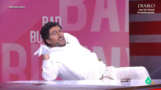 'Bad Bunny' manda un nuevo mensaje a Trump: "Que el ICE detenga a los que salen en los papeles de Epstein" Raúl Pérez lleva hasta el plató de El Intermedio a Bad Bunny, que tras su espectáculo en la Super Bowl dedica en este vídeo sus grandes éxitos a Donald Trump, Pedro Sánchez, Alberto Núñez Feijóo y Santiago Abascal.