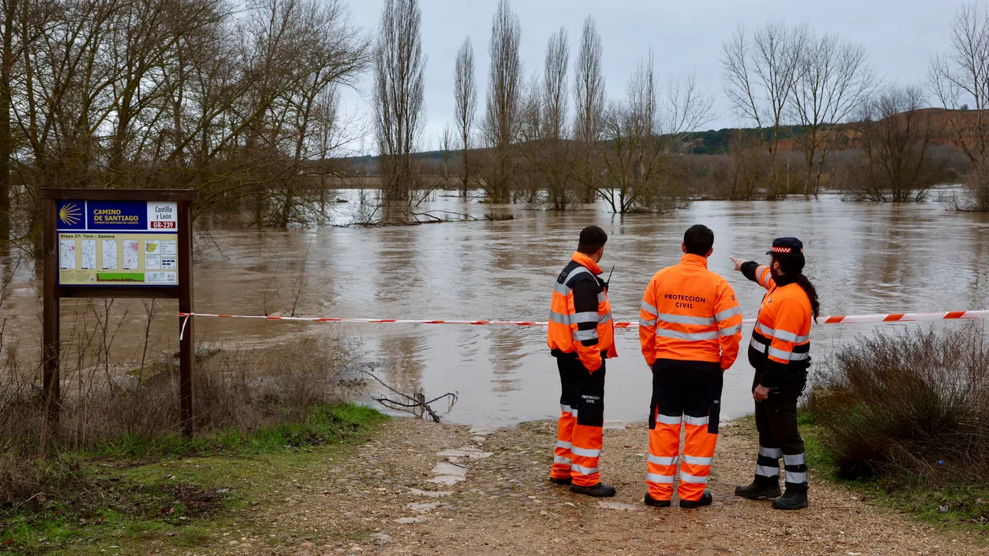Técnicos de Protección Civil visitan el río Duero a su paso por Toro (Zamora), que se encuentra en aviso naranja Técnicos de Protección Civil visitan el río Duero a su paso por Toro (Zamora), que se encuentra en aviso naranja