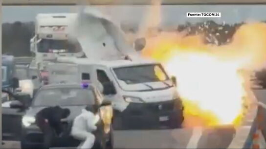 Impresionante asalto de pel&iacute;cula a un furg&oacute;n blindado en Italia: los atacantes usaron metralletas y explosivos