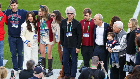 Cantante Jon Bon Jovi, propietario Robert Kraft (New England Patriots), New England Patriots vs. Seattle Seahawks Cantante Jon Bon Jovi, propietario Robert Kraft (New England Patriots), New England Patriots vs. Seattle Seahawks