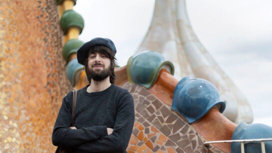 El escritor David Ucl&eacute;s en una imagen promocional en Barcelona