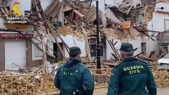 Derrumbe sin heridos de una vivienda de dos plantas en el casco urbano de Alcalá de los Gazules, Cádiz Derrumbe sin heridos de una vivienda de dos plantas en el casco urbano de Alcalá de los Gazules, Cádiz