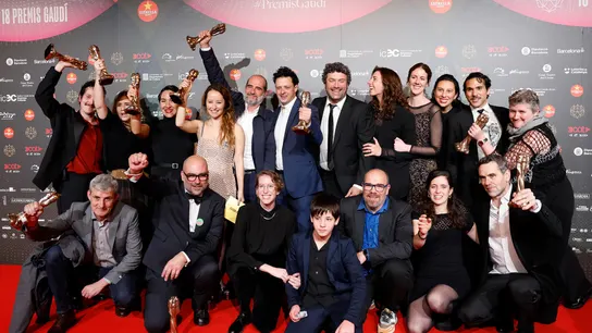 El equipo de la película 'Sirat' posa con los galardones conseguidos, tras la gala de entrega de los premios Gaudí celebrada en Barcelona. El equipo de la película 'Sirat' posa con los galardones conseguidos, tras la gala de entrega de los premios Gaudí celebrada en Barcelona.