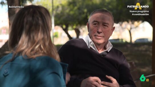 El portavoz de Comprom&iacute;s charla con Andrea Ropero sobre el residencial Les Naus, una promoci&oacute;n de vivienda protegida que ha ocupaba titulares hace unos d&iacute;as debido a que, entre sus adjudicatarios, hab&iacute;a funcionarios del Ayuntamiento de Alicante. 