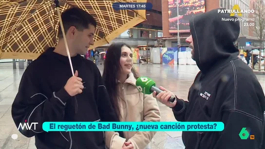 La reacción de una mujer junto a su pareja cuando le hacen la pregunta clave tras la actuación de Bad Bunny en la Super Bowl: "Si él te dice un día: 'Tití me preguntó...'" La reacción de una mujer junto a su pareja cuando le hacen la pregunta clave tras la actuación de Bad Bunny en la Super Bowl: "Si él te dice un día: 'Tití me preguntó...'"