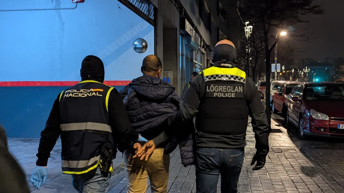 Desarticulada una organización criminal transnacional dedicada al envío de droga a Islandia mediante correos humanos Desarticulada una organización criminal transnacional dedicada al envío de droga a Islandia mediante correos humanos
