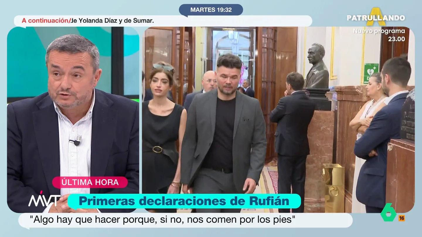 Chema Crespo, sobre la división a la izquierda del PSOE: "Detrás de esto hay un problema de inmadurez grave" Chema Crespo reflexiona en este vídeo sobre los movimientos a la izquierda del PSOE: "Han emergido multitud de formaciones que desde el punto de vista teórico seguramente tienen algo que decir, pero desde el práctico esto es una ruina".