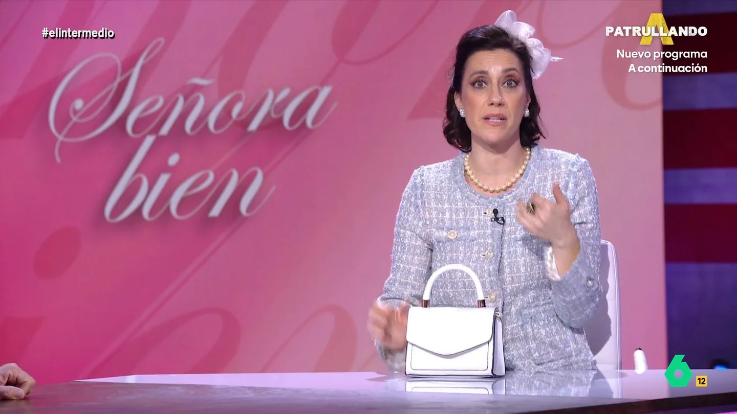 La 'señora bien', a favor de la regularización de inmigrantes: "Así mi chica del servicio podrá votar lo que yo le diga" 'Piluchi', la 'señora bien' de El Intermedio, reacciona en este vídeo al último revés de la UCO al juez Peinado en su intento de investigar a Air Europa y opina sobre la regularización de inmigrantes.