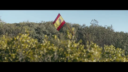 El sorprendente motivo para el que usan la bandera de España para cazar en una finca de lujo: "No vamos a usar la de Francia" El sorprendente motivo para el que usan la bandera de España para cazar en una finca de lujo: "No vamos a usar la de Francia"
