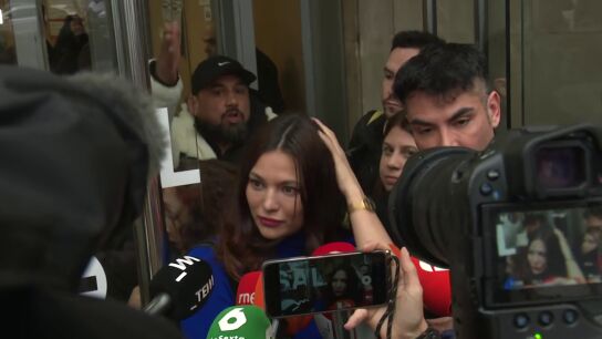 El surrealista enfado de un se&ntilde;or a las puertas del juzgado con Mouli&agrave;a y la prensa: "Me dej&aacute;is u os arrollo para all&aacute;"