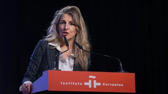 La vicepresidenta segunda y ministra de Trabajo y Economía Social, Yolanda Díaz, interviene en una jornada sobre los desafíos de la democracia organizada por el Instituto Cervantes este miércoles, en Madrid. La vicepresidenta segunda y ministra de Trabajo y Economía Social, Yolanda Díaz, interviene en una jornada sobre los desafíos de la democracia organizada por el Instituto Cervantes este miércoles, en Madrid.