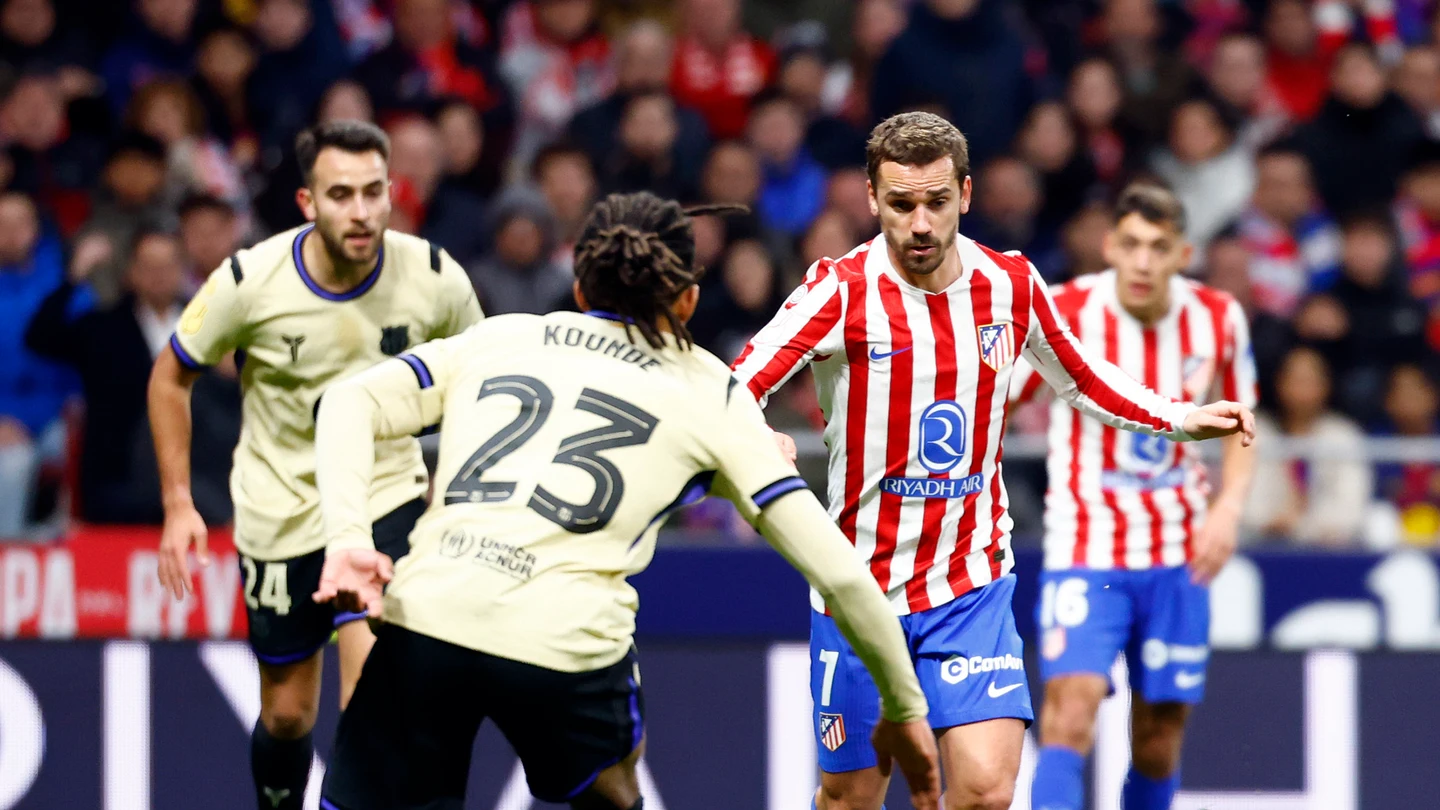Griezmann encara a Koundé Griezmann encara a Koundé