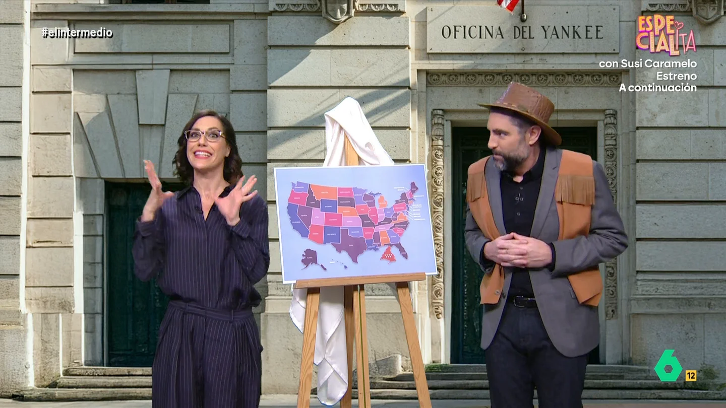 'Ayuso' anuncia que Madrid será el estado 51 de EEUU: "Tenemos montañas, como Nevada y vivienda inaccesible como Nueva York" Cristina Gallego se convierte en la 'presidenta madrileña' para contar que, como Madrid va a formar parte de EEUU, tendrán que adoptar sus costumbres. Así, anuncia que lo primero que hará será legalizar las armas para luchar contra las invasiones alienígenas.