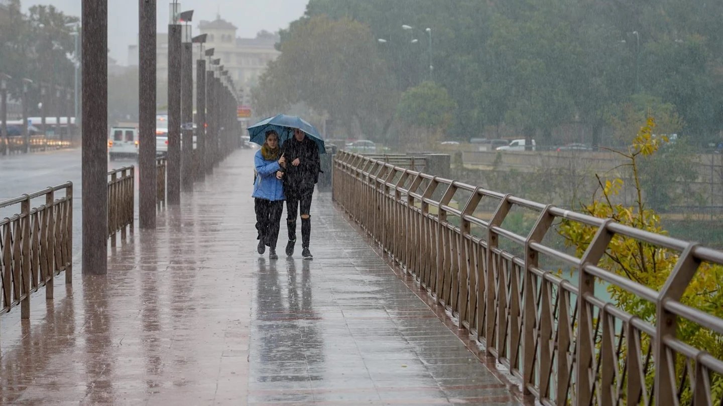 La borrasca 'Oriana' pondrá en aviso mañana a toda España por viento, olas, lluvia y nieve, con 11 CCAA en nivel naranja La borrasca 'Oriana' pondrá en aviso mañana a toda España por viento, olas, lluvia y nieve, con 11 CCAA en nivel naranja