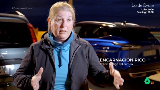 Encarnaci&oacute;n Rico recuerda en este v&iacute;deo el episodio que vivi&oacute; como polic&iacute;a fuera de servicio, al ver c&oacute;mo una mujer y un hombre asesinaban a otro en una playa de Alicante. "Ella dec&iacute;a que si era su marido, que si hab&iacute;an venido los negros a pegarle...".