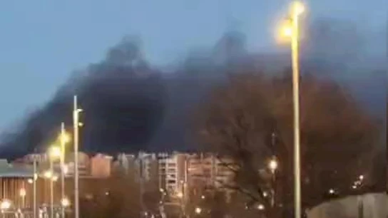 Impresionante columna de humo por un incendio en la planta de Saica de Zaragoza: los Bomberos descartan riesgo tóxico. Impresionante columna de humo por un incendio en la planta de Saica de Zaragoza: los Bomberos descartan riesgo tóxico.