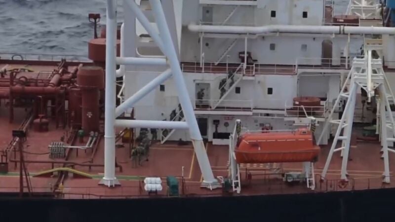 EEUU aborda el 'Veronica III'