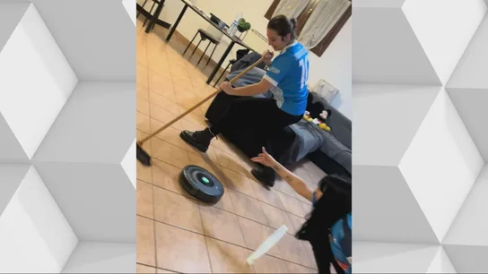 Curling con una aspiradora y una escoba Curling con una aspiradora y una escoba