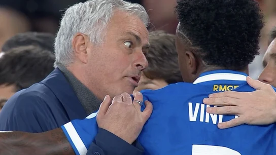 Así trató Mourinho de calmar a Vinicius Así trató Mourinho de calmar a Vinicius