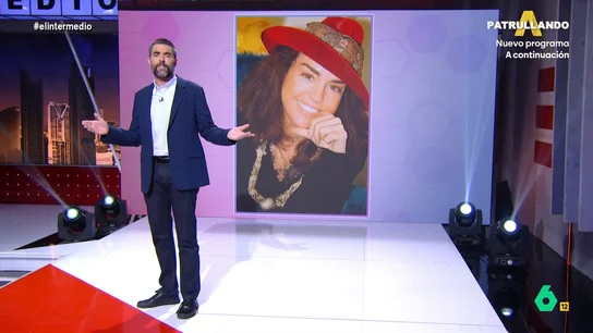 Dani Mateo desmonta la teoría del 'camino de Pilar': "Ella no es nada fea y la gente se descojona con las palabras que suelta" En 'Aprendiendo de los mejores', Dani Mateo analiza las 'enseñanzas' de Pilar, una influencer y empresaria que asegura que "no contrato a gente de izquierdas" y que defiende que los guapos tienen éxito y los feos se tienen que limitar a "hacer reír".