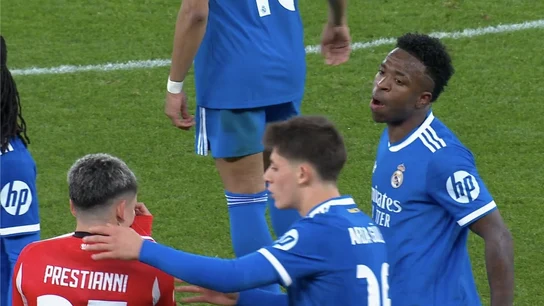 Vinicius se encara con Gianluca Prestianni Vinicius se encara con Gianluca Prestianni