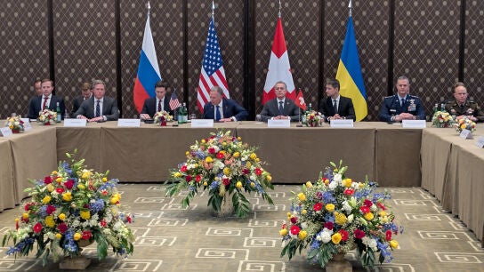 Las delegaciones de Ucrania, Rusia y EEUU negocian en Ginebra para buscar un acuerdo de paz