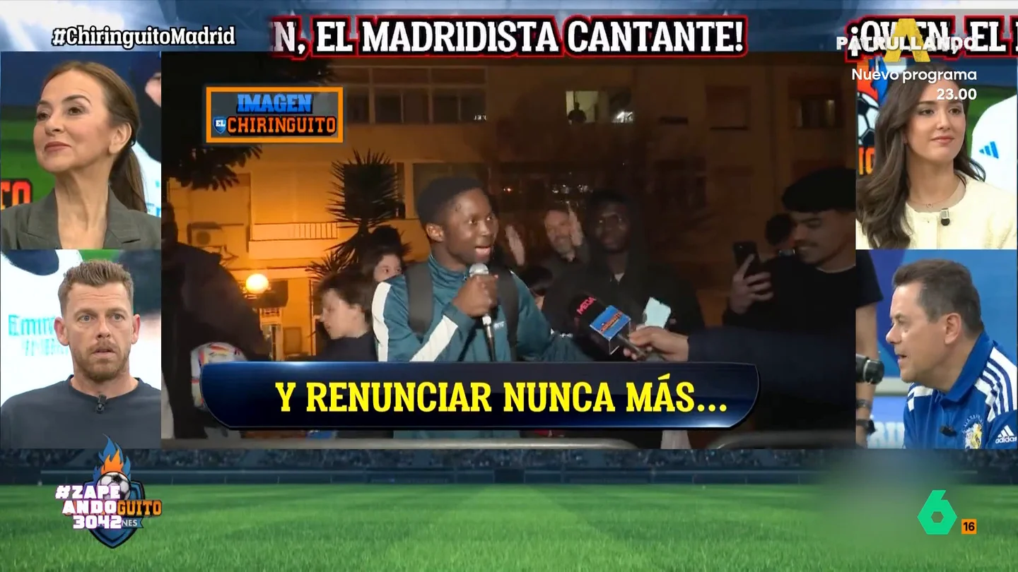 'El Chiringuito' descubre al compositor del nuevo himno del Real Madrid: "Será siempre usted..." El programa deportivo se ha trasladado hasta Lisboa para cubrir el partido del club merengue contra el Benfica y, ahí, entre los aficionados blancos, descubrieron a un joven que sueña con poder cantar en el Bernabéu.