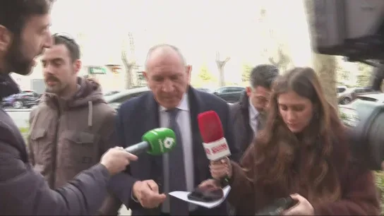 entregue su arma, su placa y cualquier credencial de servicio entregue su arma, su placa y cualquier credencial de servicio