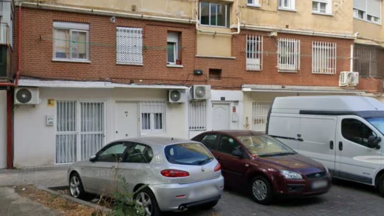 Fachada de la vivienda en la que se ha encontrado el cadáver de una mujer, en Madrid. Fachada de la vivienda en la que se ha encontrado el cadáver de una mujer, en Madrid.