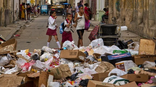 Desabastecimiento, colas en las gasolineras y calles repletas de basura: el bloqueo de EEUU y la caída de Venezuela dejan a Cuba al borde del colapso Desabastecimiento, colas en las gasolineras y calles repletas de basura: el bloqueo de EEUU y la caída de Venezuela dejan a Cuba al borde del colapso