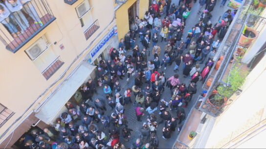 Vecinos de la calle Tribulete, Madrid, quienes han sentado en el banquillo a un fondo buitre por acoso inmobiliario.