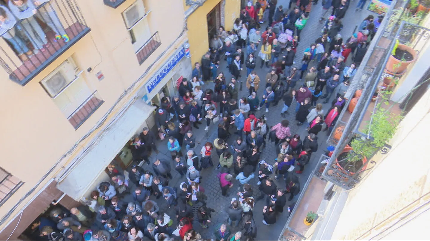 Vecinos de la calle Tribulete, Madrid, quienes han sentado en el banquillo a un fondo buitre por acoso inmobiliario. Vecinos de la calle Tribulete, Madrid, quienes han sentado en el banquillo a un fondo buitre por acoso inmobiliario.